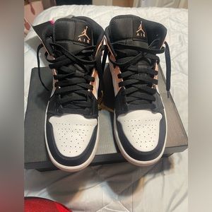 Air, Jordans 1 mid size 8 in men’s